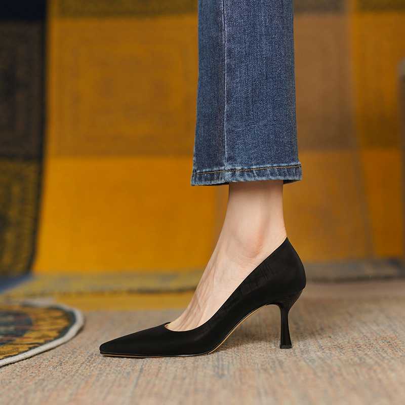 Black Classic Leather Pointed Toe Pumps