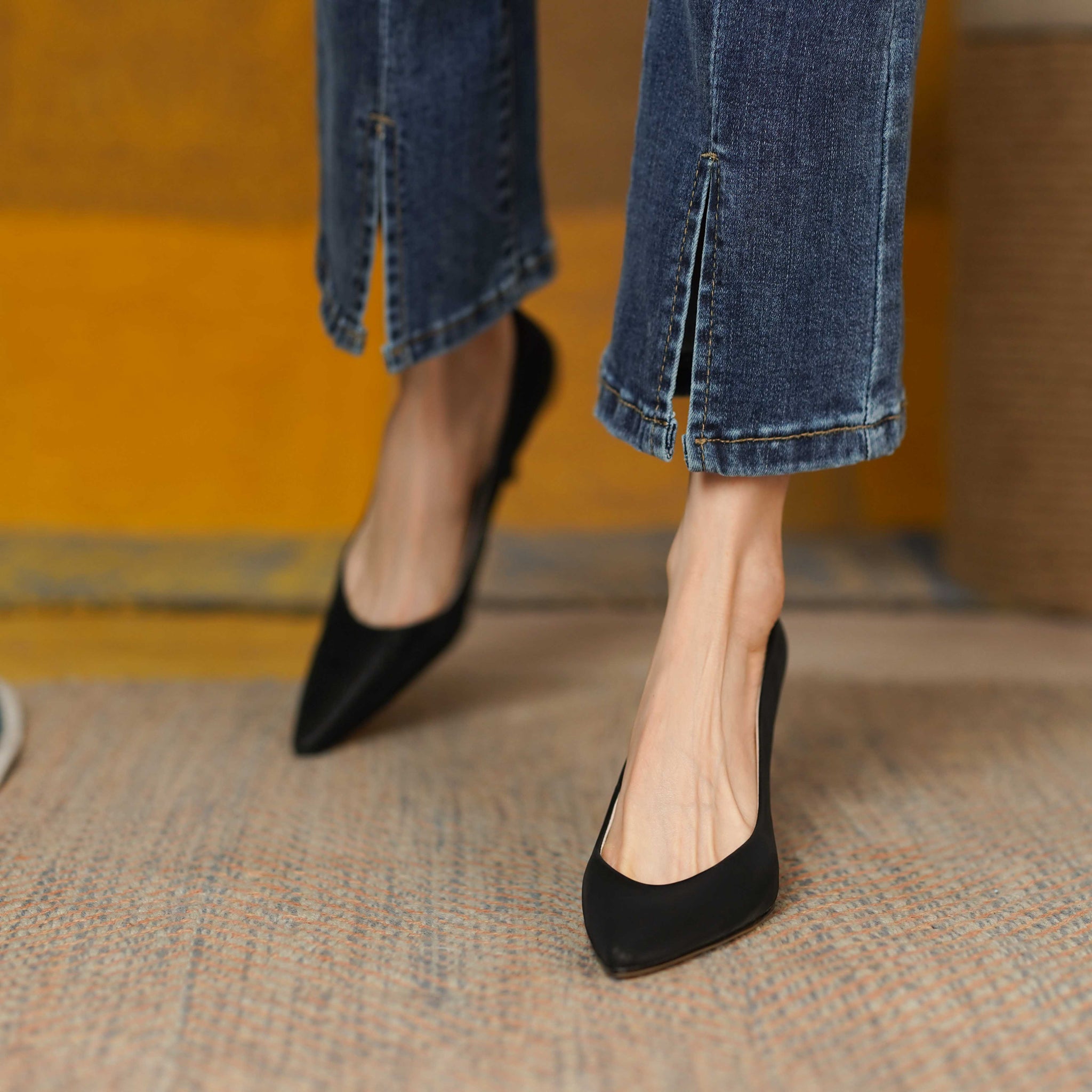 Black Classic Leather Pointed Toe Pumps