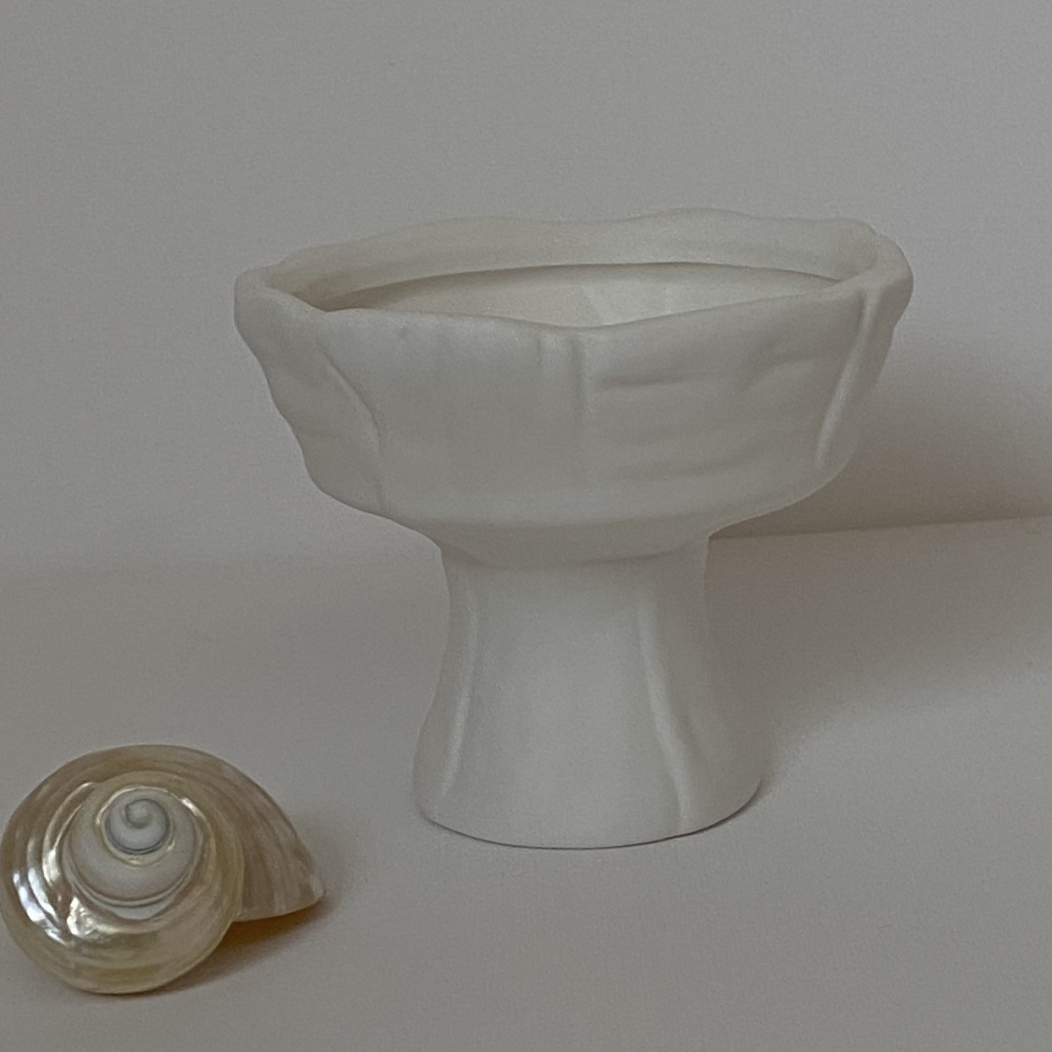 Pot de fleurs en céramique blanche pour décoration de table