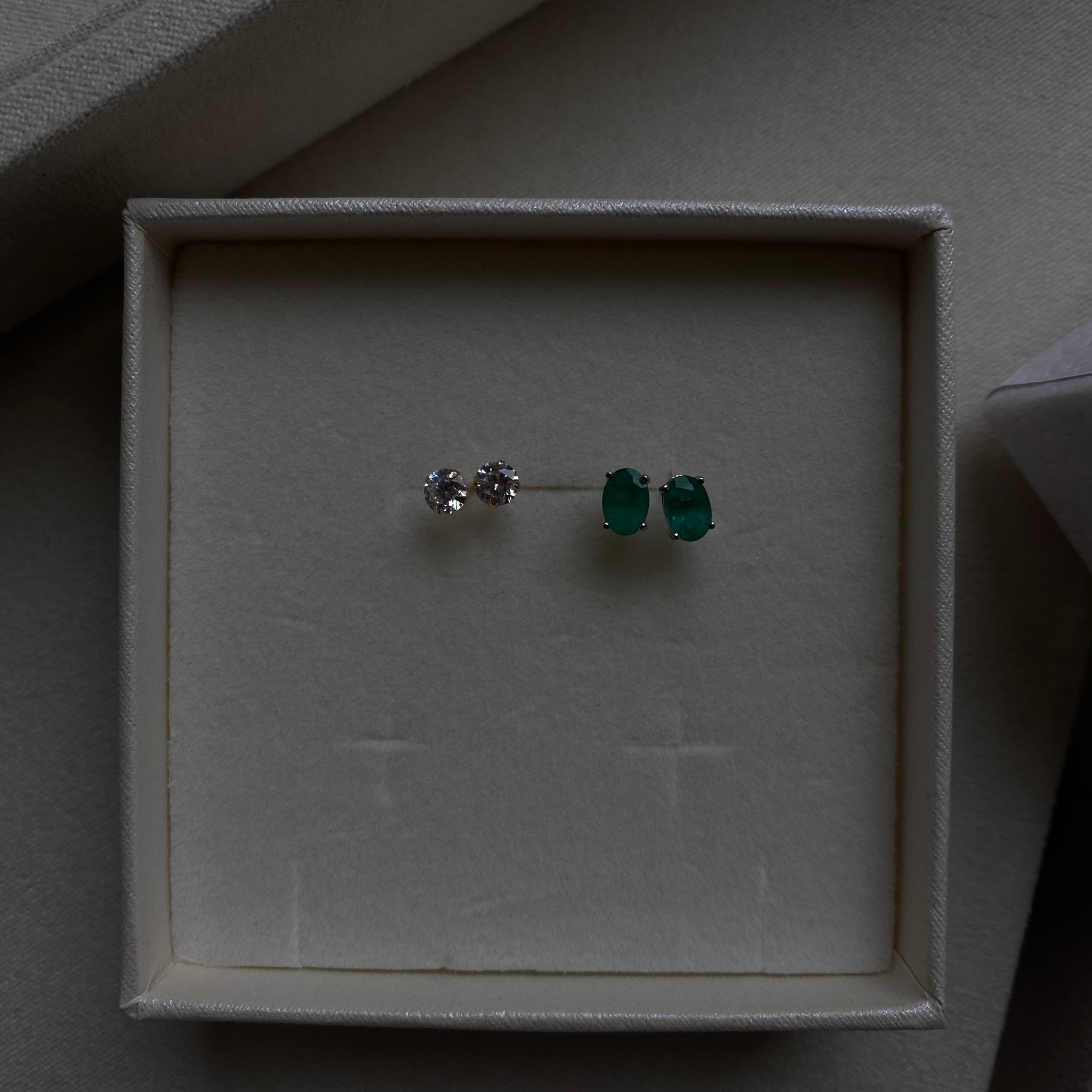 1 Karat Emerald Stud Earrings