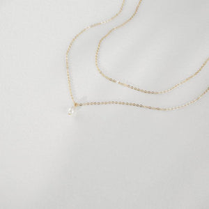 Collier à double couche avec pendentif en forme de petite perle