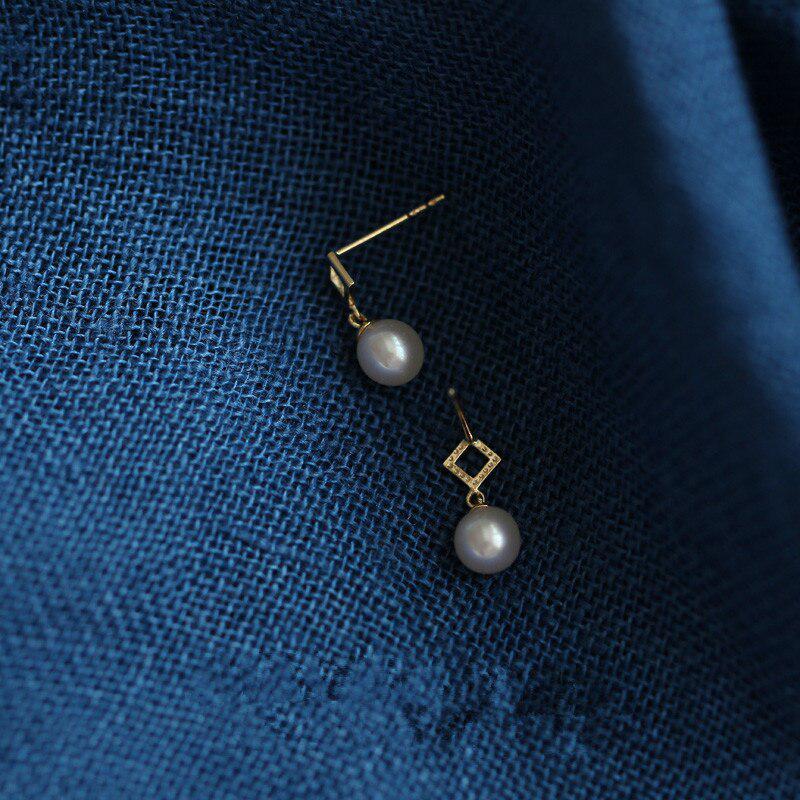 9 Karat Gold Mini Natural Pearl Earrings